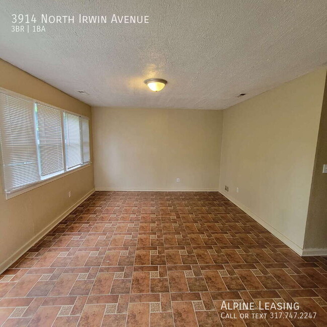 Building Photo - 3914 N Irwin Ave