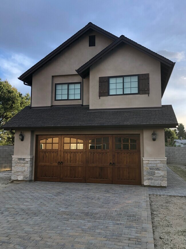 Foto del edificio - 3037 Heather Dr