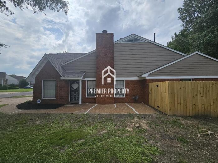 Primary Photo - 6369 Hunters Pl Dr