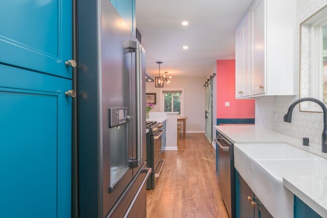 Foto del edificio - 16604 Gilmore St