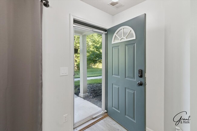 Foto del edificio - 2 bedroom ranch style condo $1650