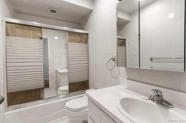 Building Photo - 6 Regina Pl