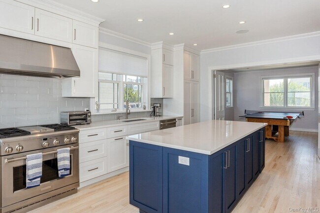 Building Photo - 676 Dune Rd