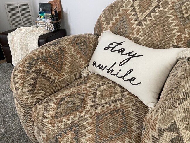 Foto del edificio - Furnished 3 Bedroom 2 bath TownHome