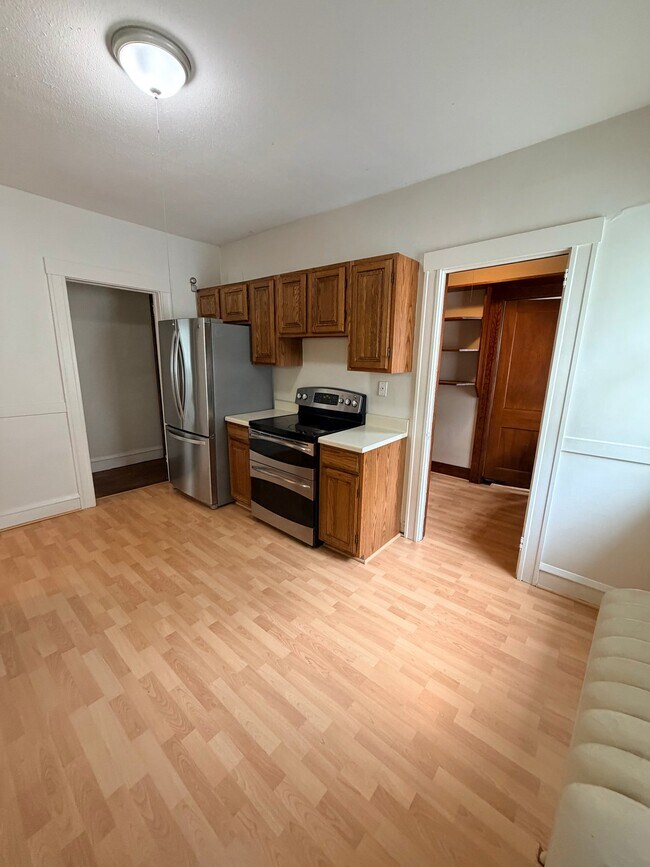 Foto del edificio - 142 Maplewood Ave