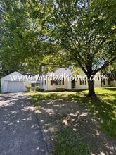 Building Photo - 4609 Standish Dr