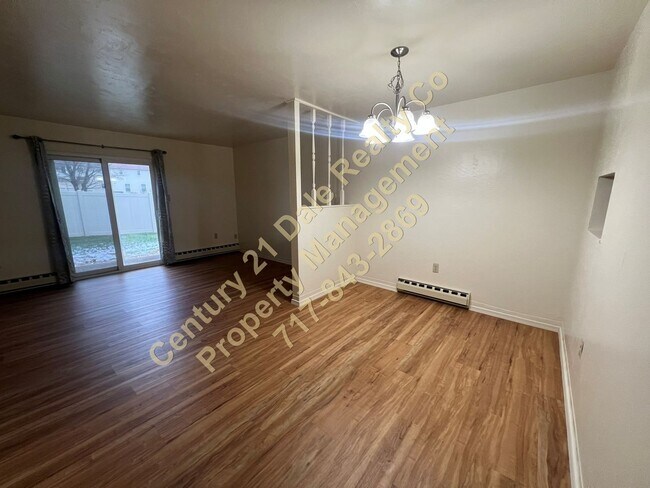 Foto del edificio - 2 Bedroom Townhouse in West York
