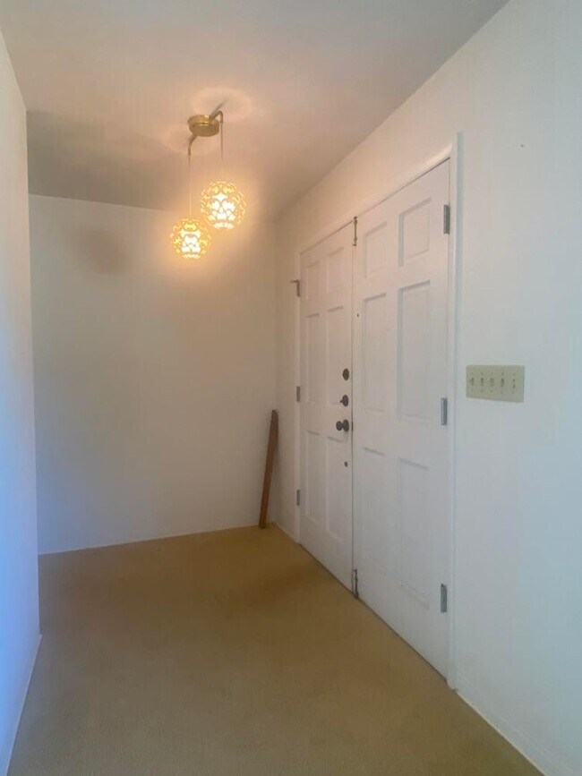 Building Photo - Spacious Ormond Beachside Home