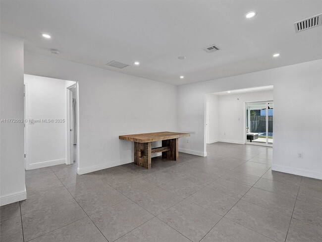 Foto del edificio - 340 NW 45th St