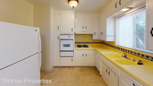 Building Photo - 263 D Ave