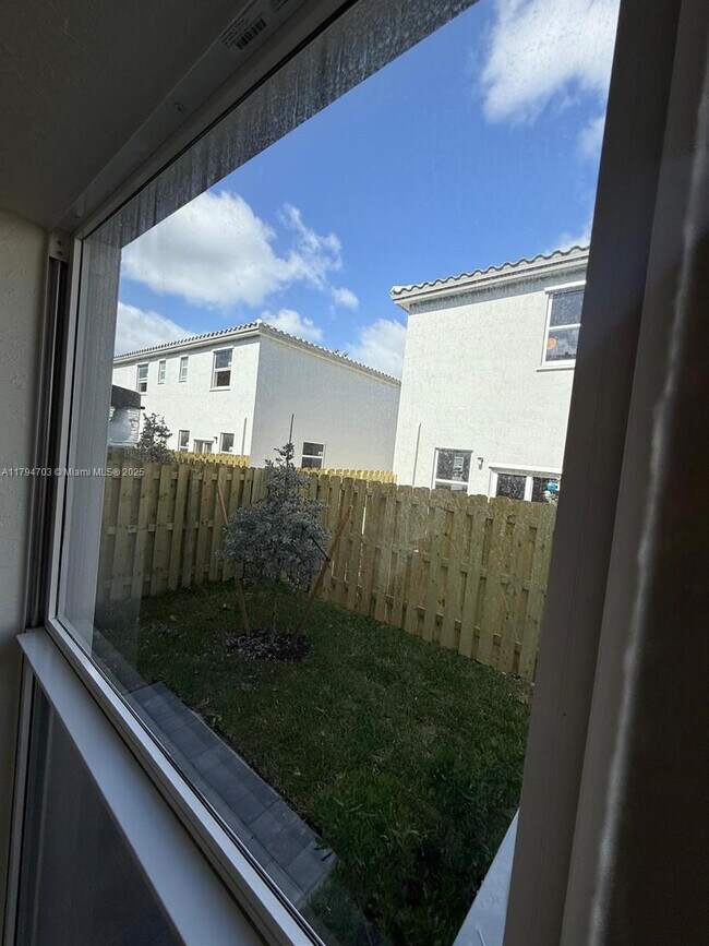 Foto del edificio - 132 NW 11th Ct
