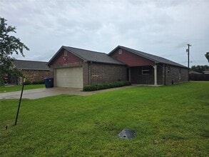 Building Photo - 2418 14th Ave N