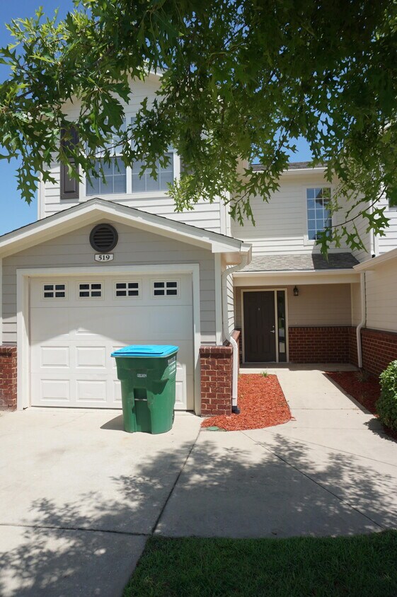 Primary Photo - 519 Wingspan Way