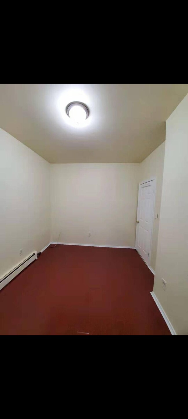 2nd bedroom - 9525 115th St