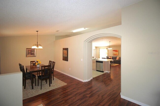Building Photo - 10 Pine Cedar Dr