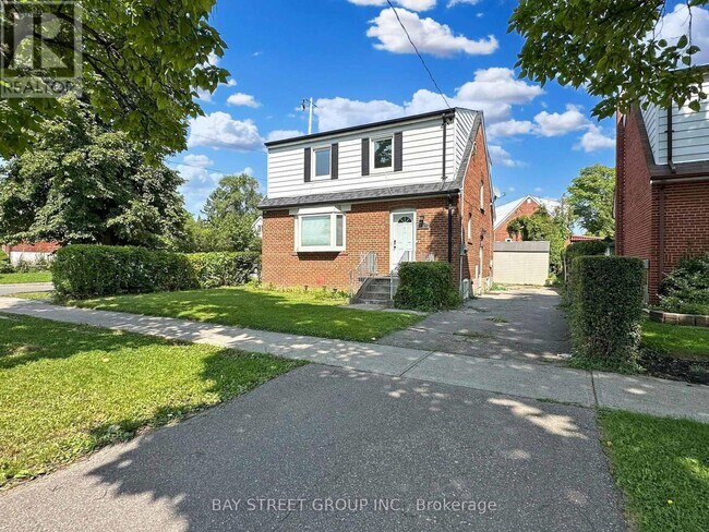 Photo du bâtiment - 657 Pharmacy Ave