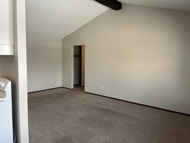 Building Photo - 825 Old Settlers Trail