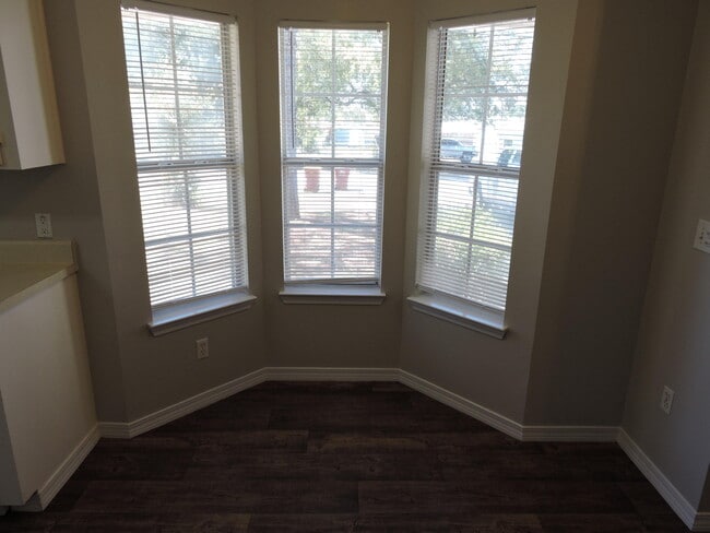 Building Photo - 265 Lindberg St