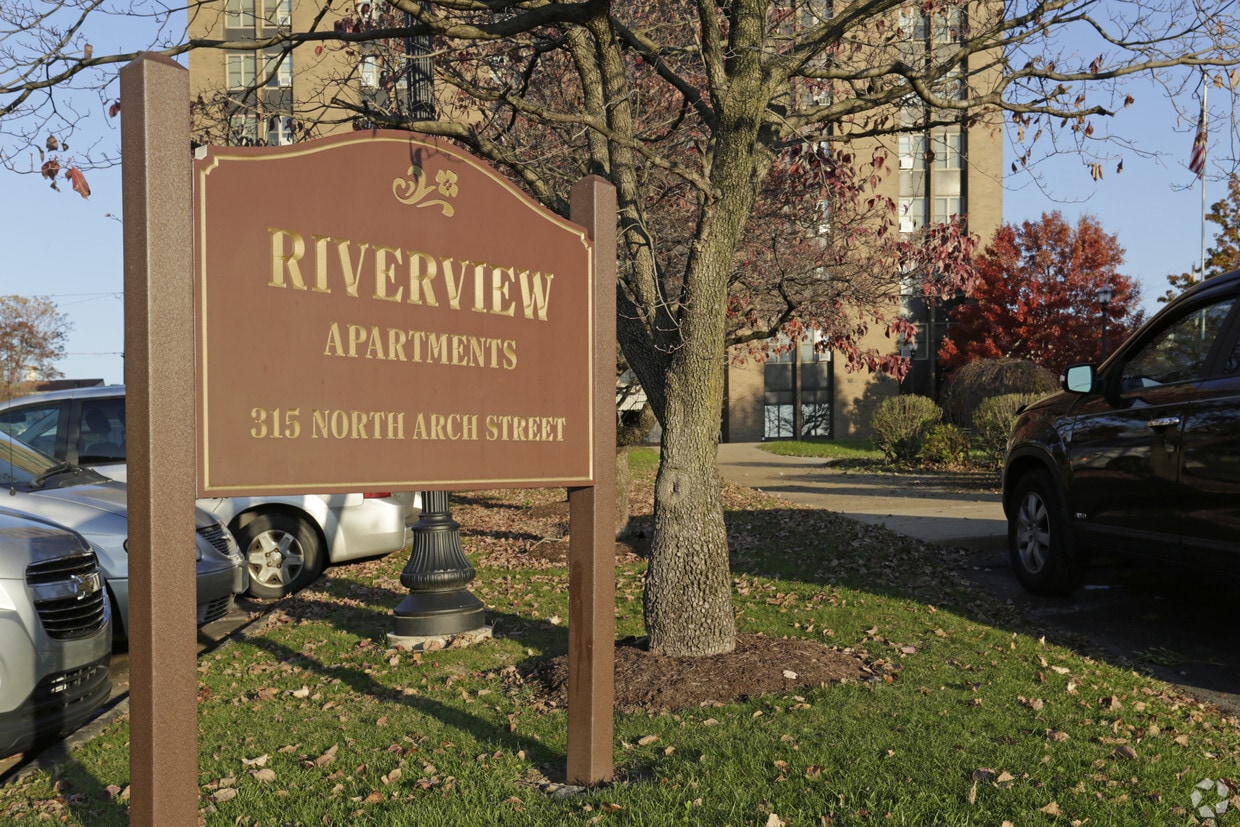 Building Photo - Riverview Apartments