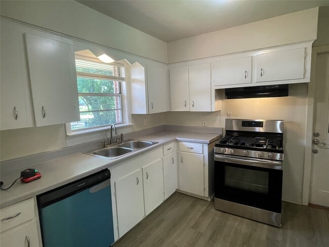Foto del edificio - 5042 Grape St