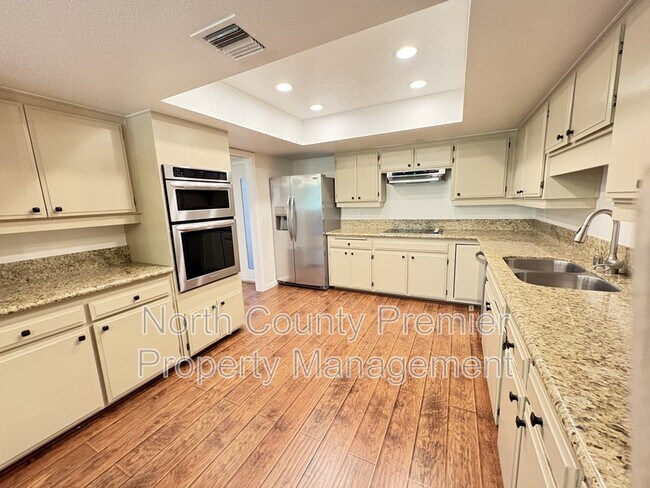 Foto del edificio - 2420 Torrey Pines Rd