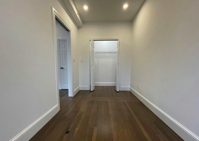 Building Photo - 11 Queensberry St