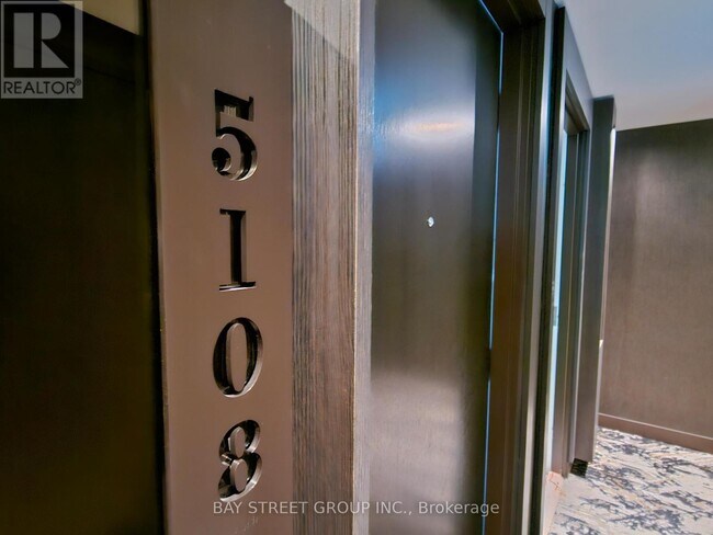 Photo du bâtiment - 11-5111 Yorkville Ave
