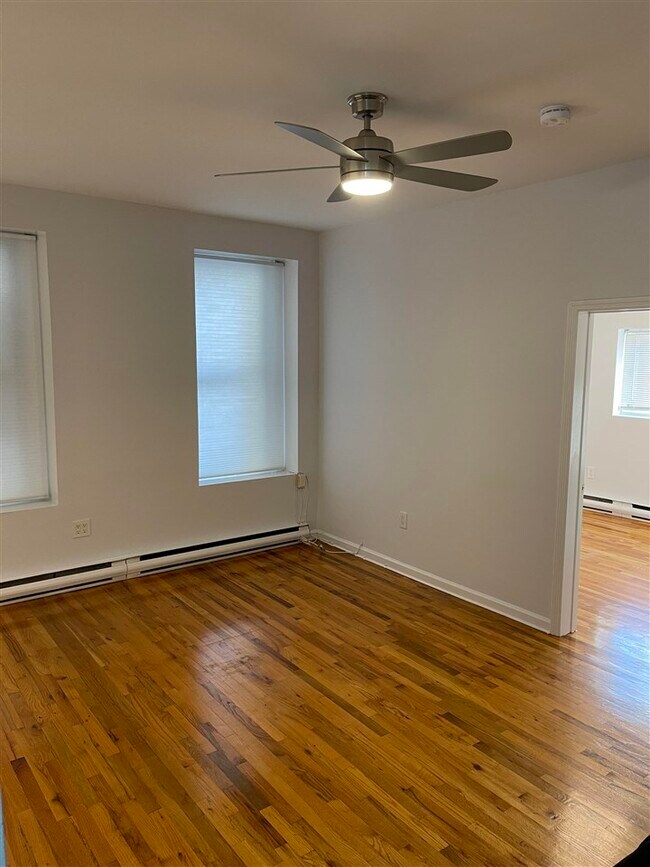 Foto del edificio - 318 Hudson St