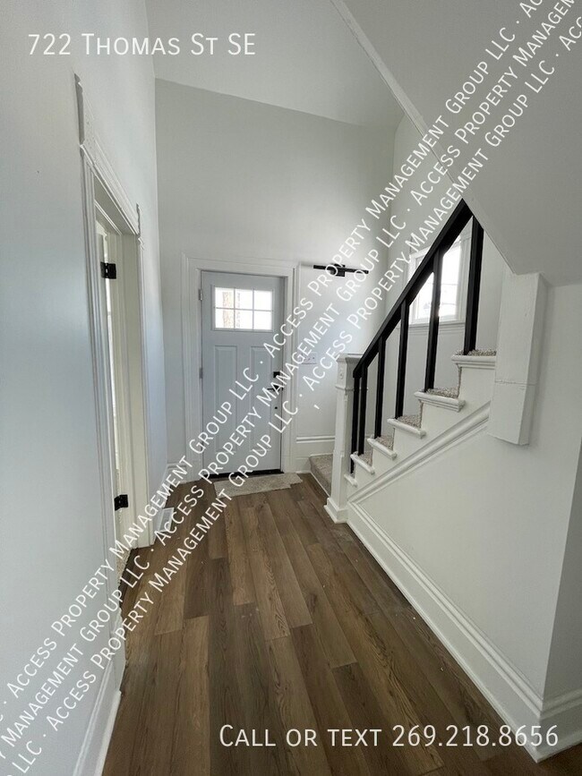 Foto del edificio - Huge SE South Hills House 4 Bedroom 2 Bath...