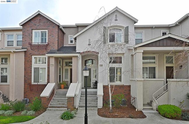 Beautiful Two Story Condominium in Downtown Livermore - 2676 3rd Street