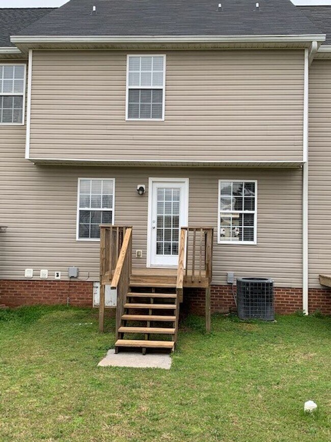 Foto del edificio - SPACIOUS TOWNHOME IN THE CITY