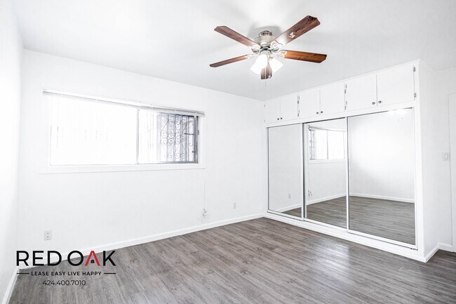 Building Photo - Beautiful Completely Remodeled Bright and ...