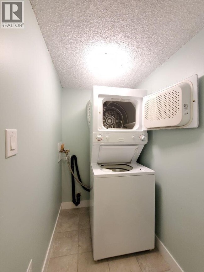 Photo du bâtiment - 7411 Minoru Blvd