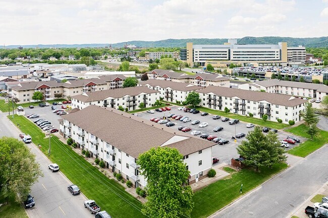 Building Photo - WEDGEWOOD COMMONS