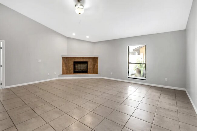 Foto del edificio - 11204 Shadybrook Dr