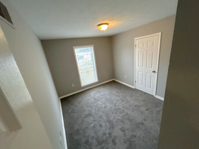 Foto del edificio - 3436 Ridgemont Ave