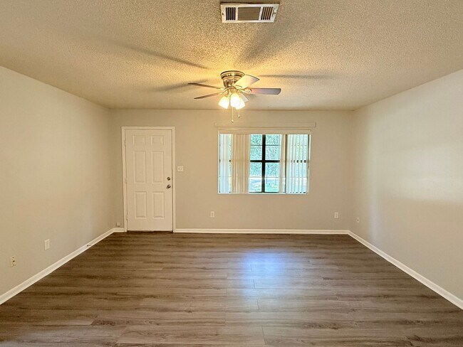 Foto del edificio - Affordable 2-Bedroom Duplex
