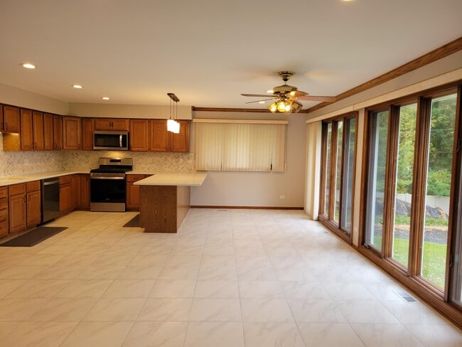 Building Photo - 3483 S Shore Dr