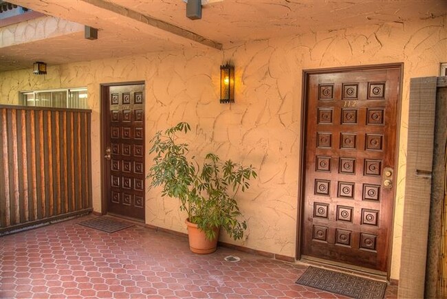 Foto del edificio - 2400 2nd St
