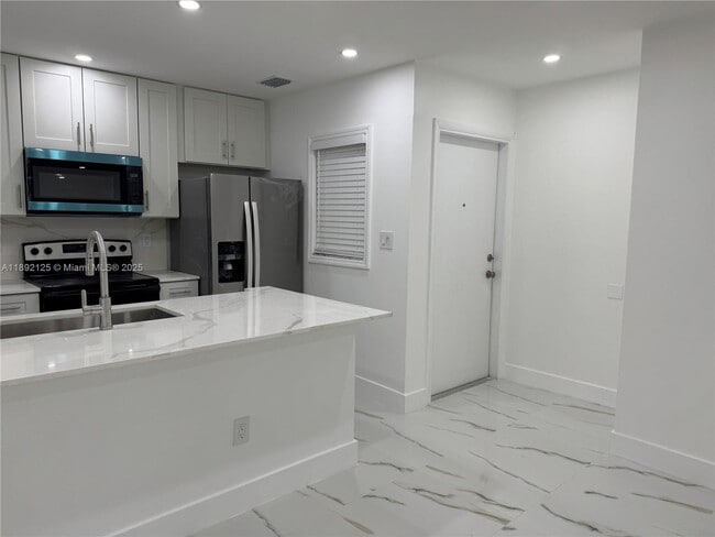 Foto del edificio - 9726 Hammocks Blvd