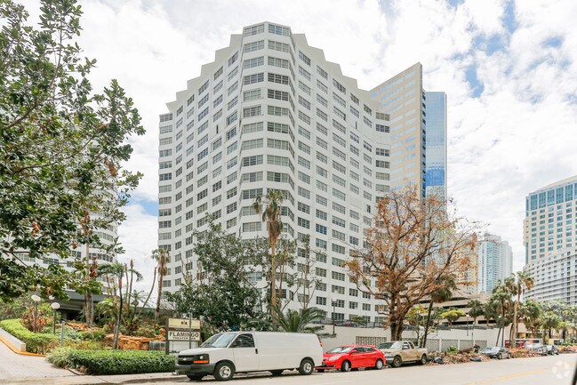 Foto del edificio - Four Ambassadors Condominiums