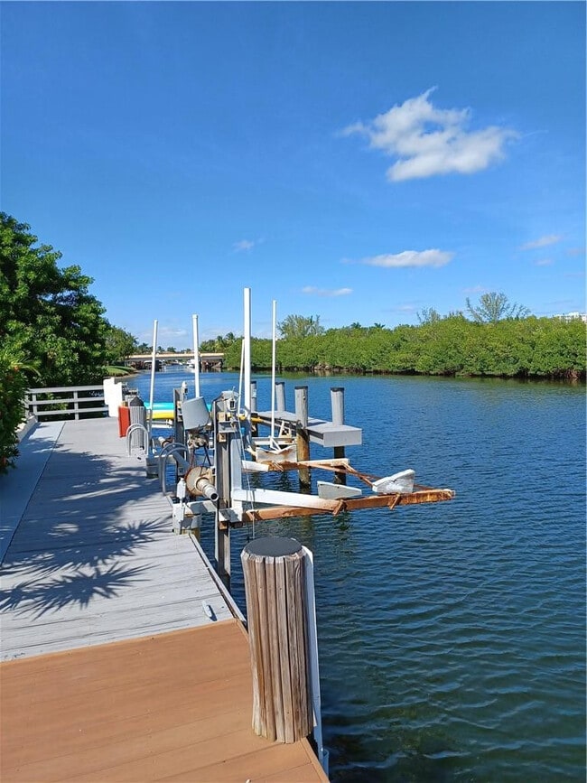 Building Photo - 1018 NE 25th Ave