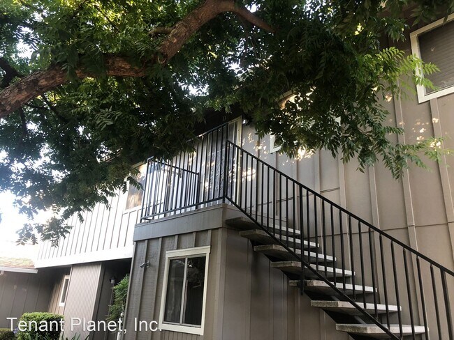 Building Photo - 2 br, 1 bath House - 1143 Reed Ave Apt D