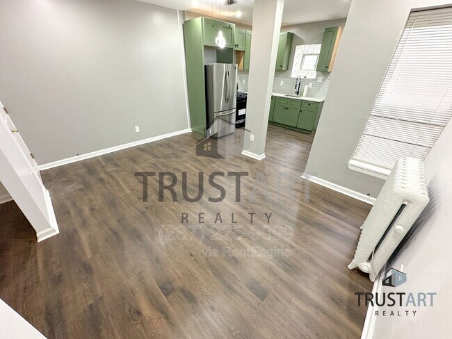 Photo - 1953 N Hollywood St Townhome