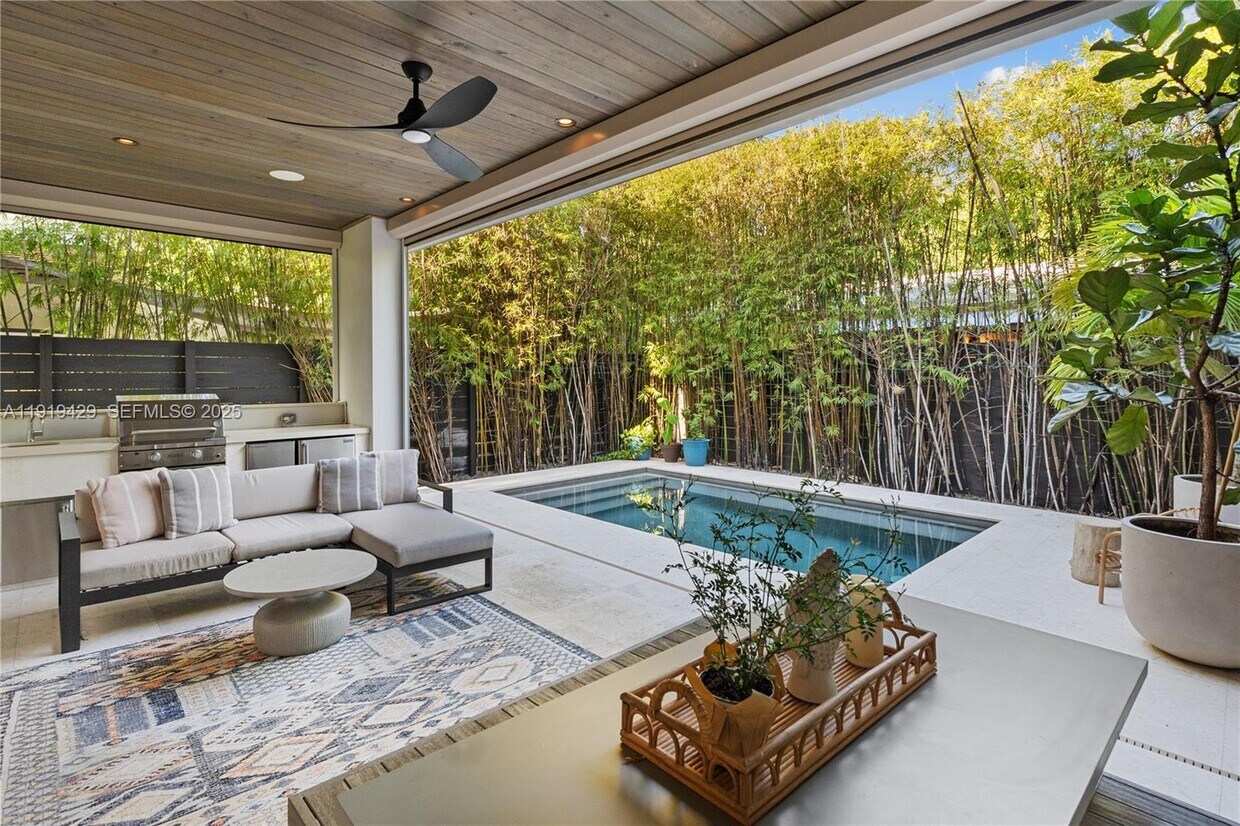 Foto principal - 3075 Blaine St