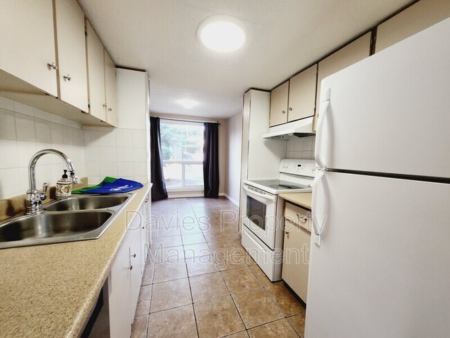 Building Photo - 237 Grandin Village