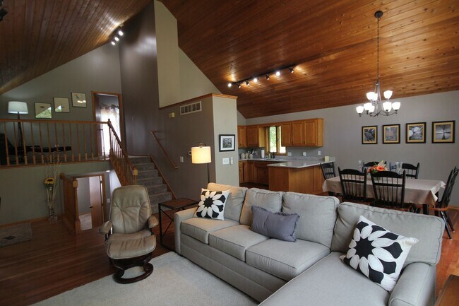 Foto del edificio - Beautiful Golf Course Home in Peaceful Loc...