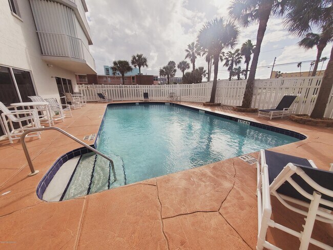 Foto del edificio - 3740 Ocean Beach Blvd