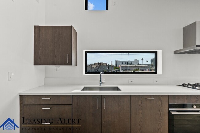 Foto del edificio - 5617 Klump Ave