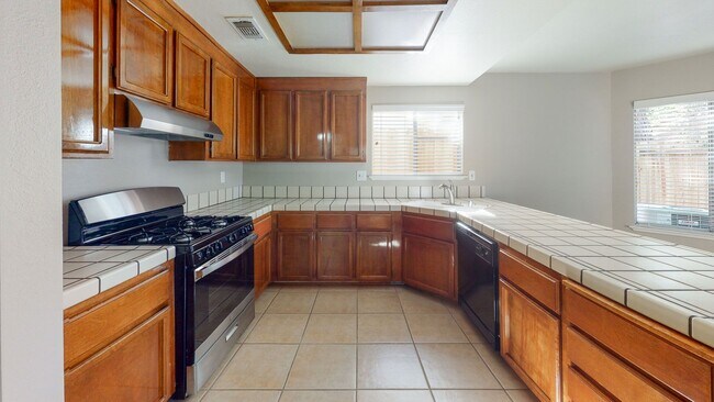 Building Photo - Single Family Residence